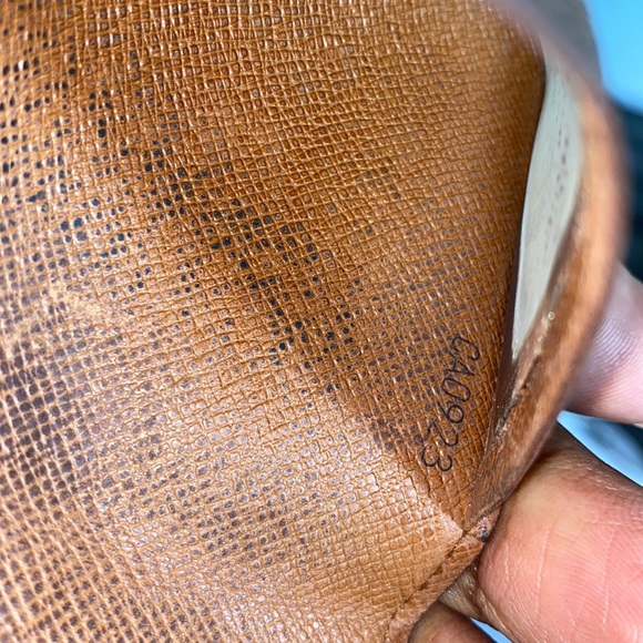 Authentic Louis Vuitton Monogram Card Holder - Picture 5 of 12